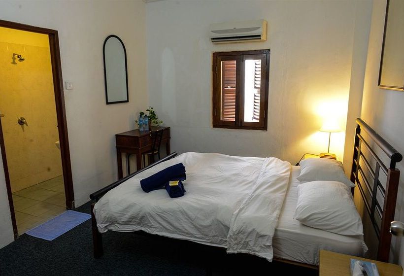 הוסטל Hutton Suites