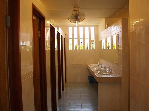 הוסטל Hutton Suites