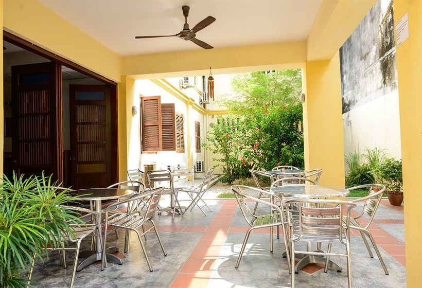 הוסטל Hutton Suites