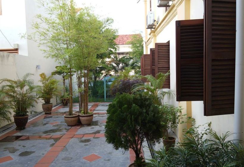 הוסטל Hutton Suites