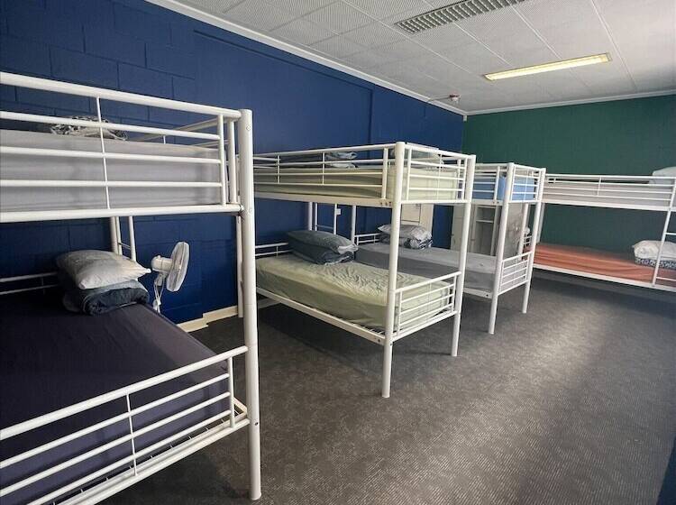 فندق صغير Port Adelaide Backpackers