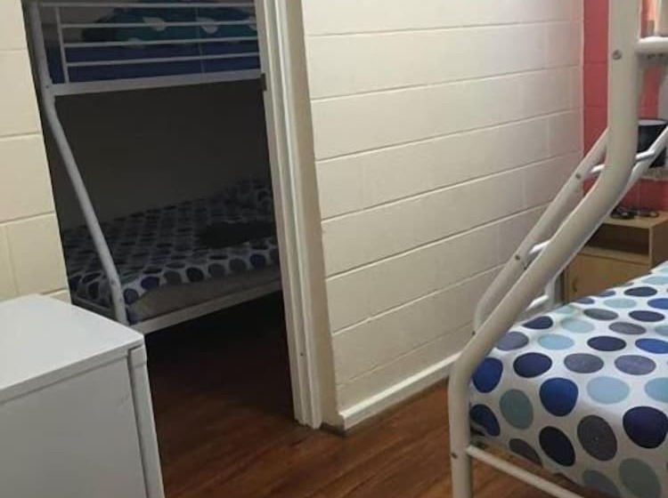 فندق صغير Port Adelaide Backpackers