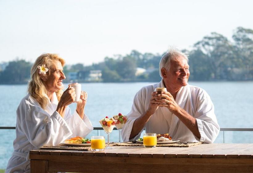 تختخواب و صبحانه Ana Mandara Luxury Retreat