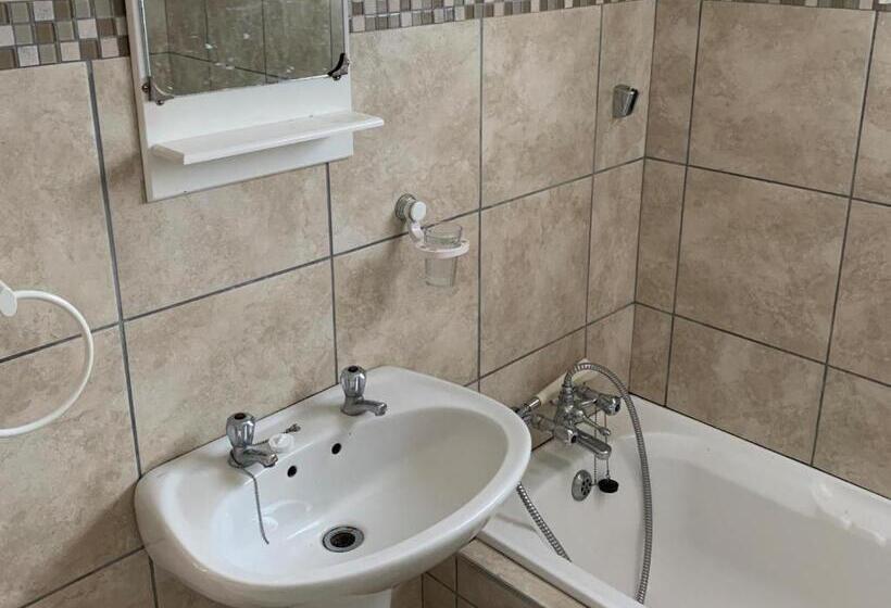 مبيت وإفطار Green Pastures Guesthouse