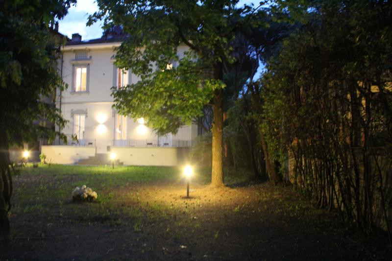 تختخواب و صبحانه Lucca In Villa Lucrezia