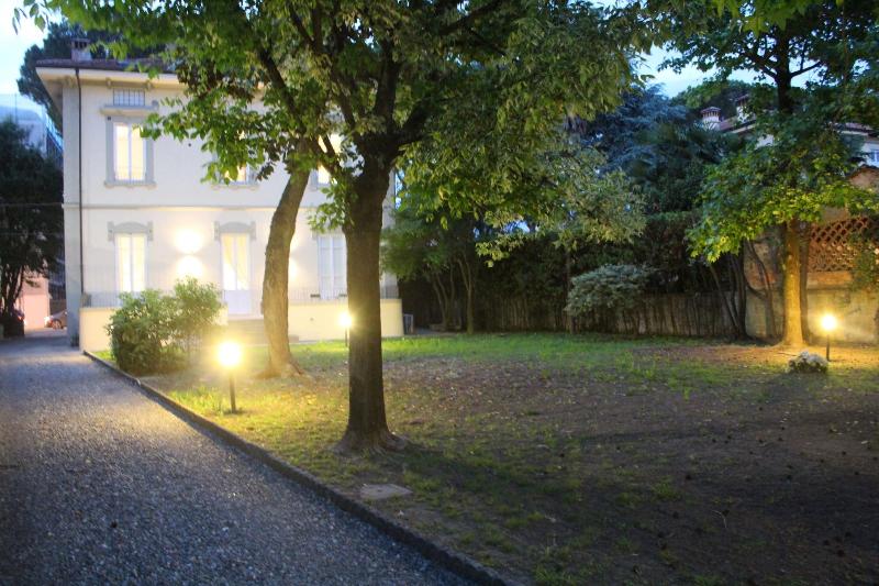 تختخواب و صبحانه Lucca In Villa Lucrezia