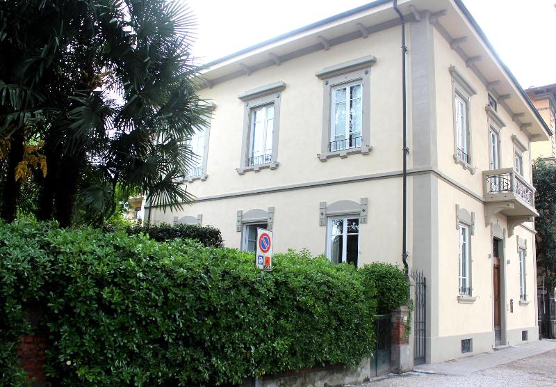 تختخواب و صبحانه Lucca In Villa Lucrezia