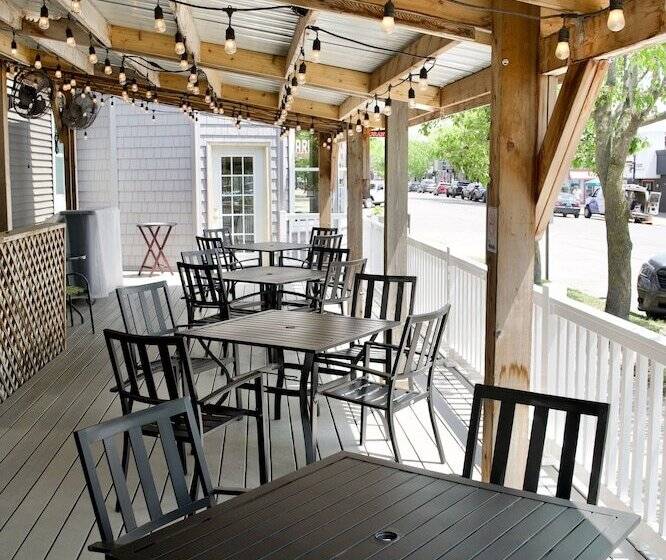 Хостел Frankfort & Restaurant