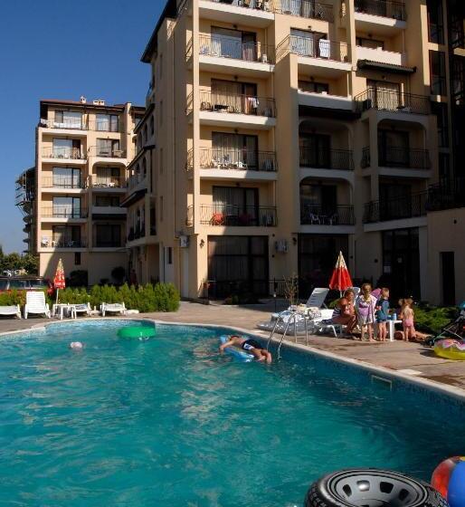 هتل Apartment Tourist Complex Rose Village
