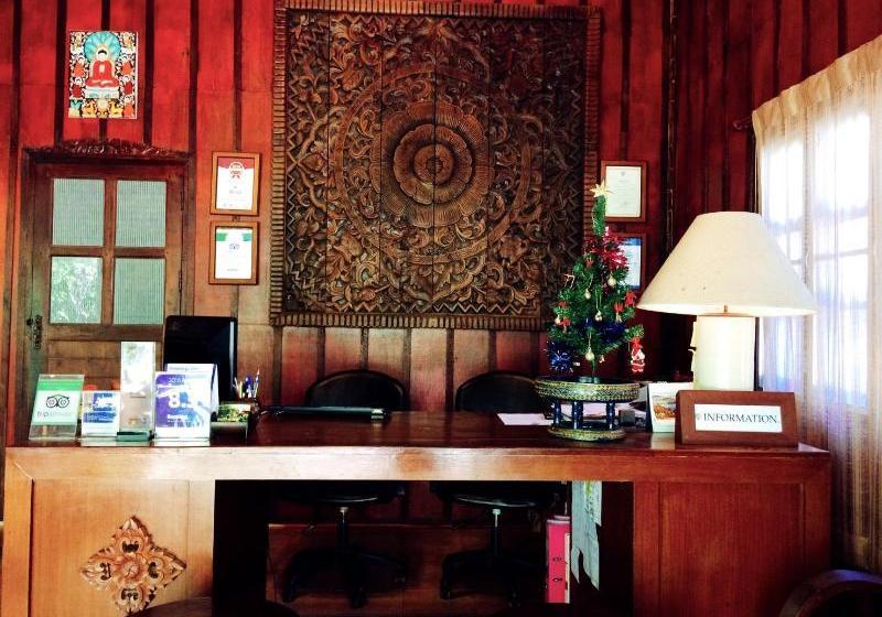 호텔 Baan Tawan Guesthouse