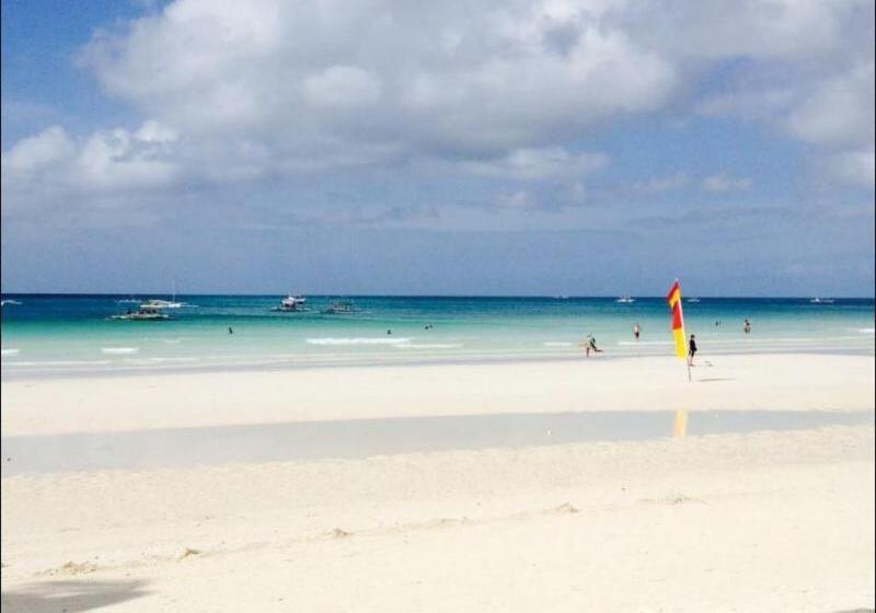 هتل Boracay Travelodge Beach Resort