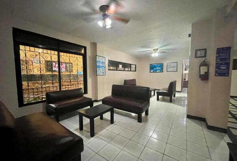 هتل Boracay Travelodge Beach Resort