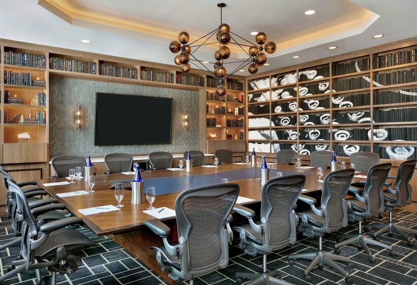 Отель Embassy Suites By Hilton Berkeley Heights