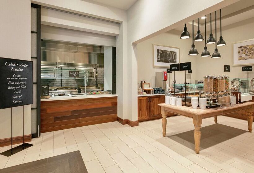 Отель Embassy Suites By Hilton Berkeley Heights