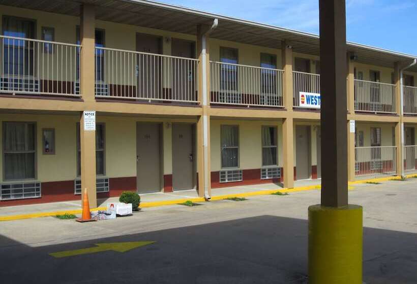 فندق First Western Inn   Fairmont City