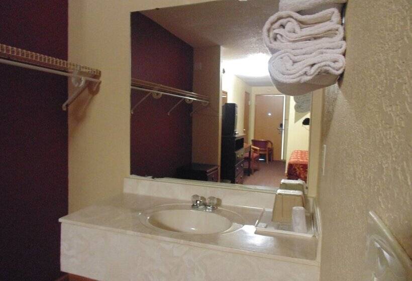 فندق First Western Inn   Fairmont City