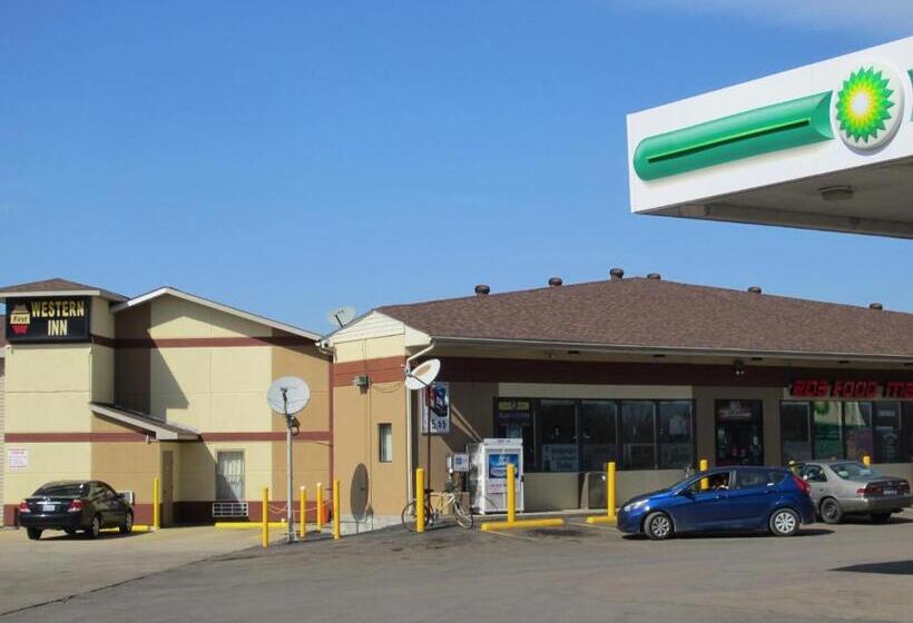 בית מלון כפרי First Western Inn   Fairmont City