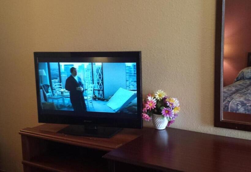 בית מלון כפרי First Western Inn   Fairmont City