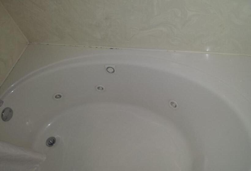 فندق First Western Inn   Fairmont City