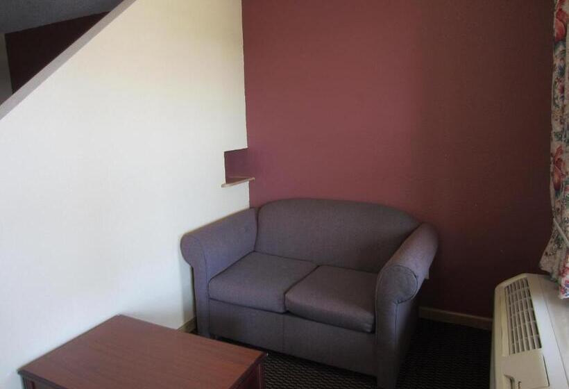 בית מלון כפרי First Western Inn   Fairmont City