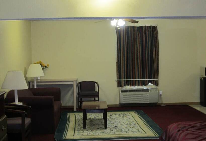 בית מלון כפרי First Western Inn   Fairmont City