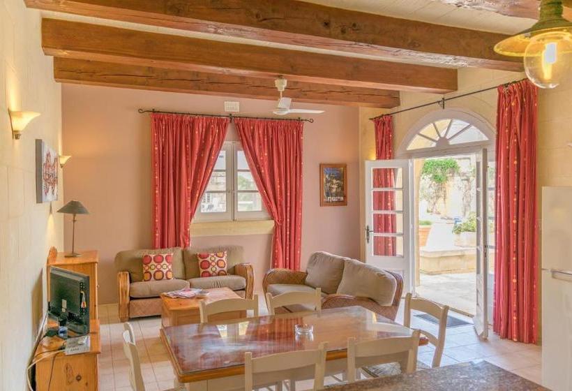 هتل Gozo Village Holidays