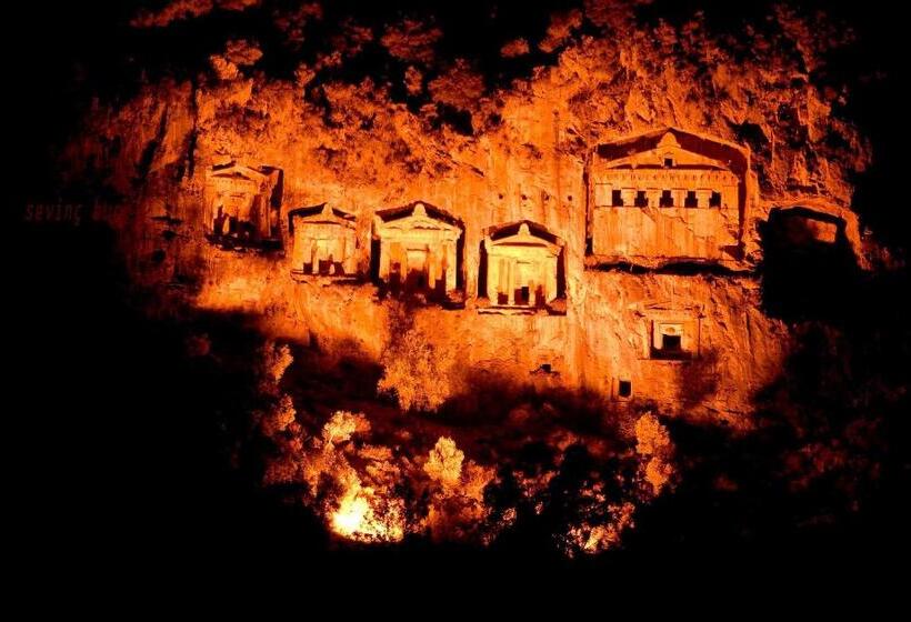 Отель Happy Caretta