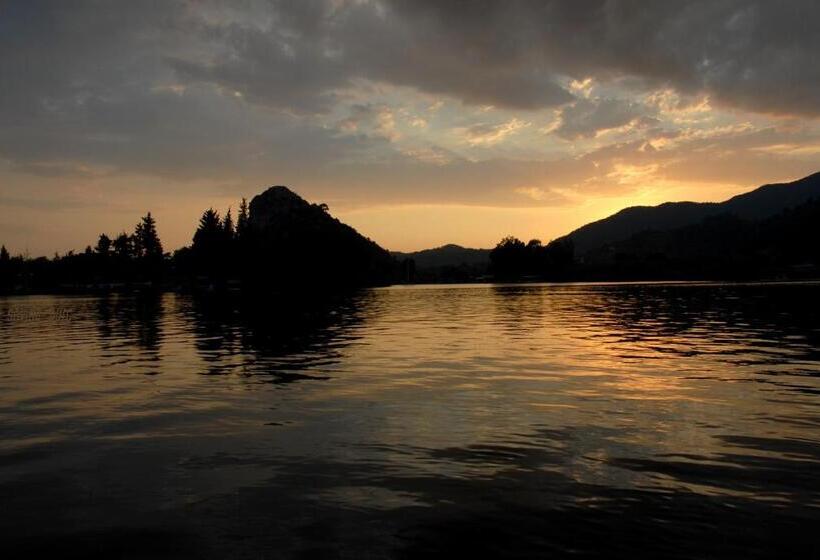 Отель Happy Caretta