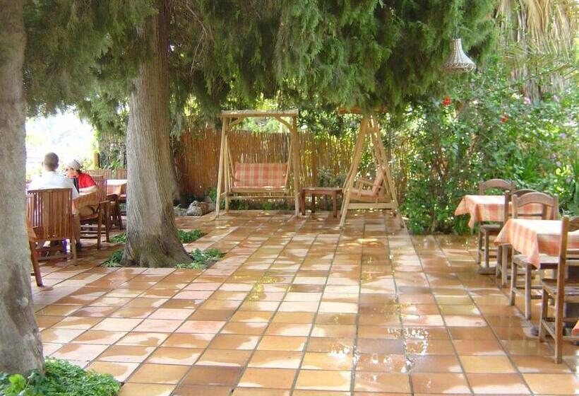 Отель Happy Caretta