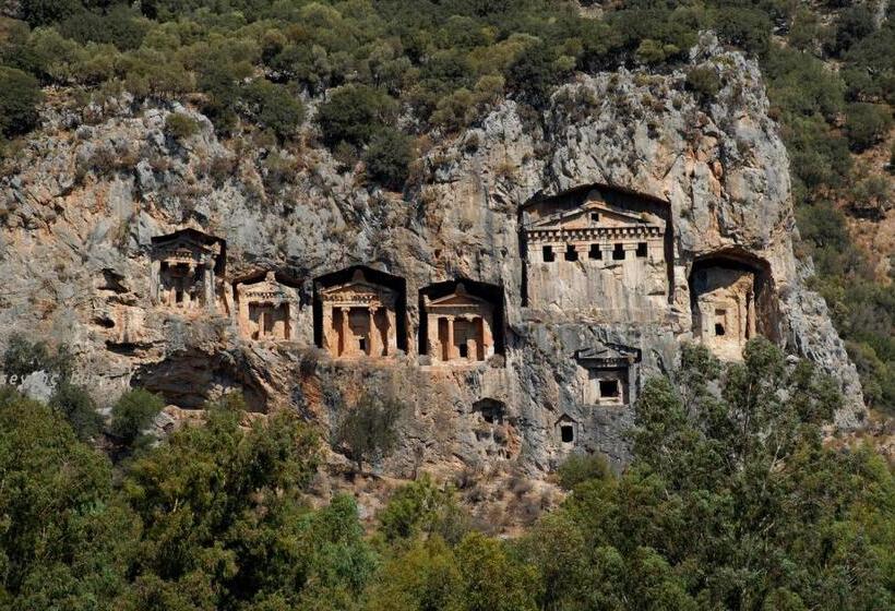 Отель Happy Caretta