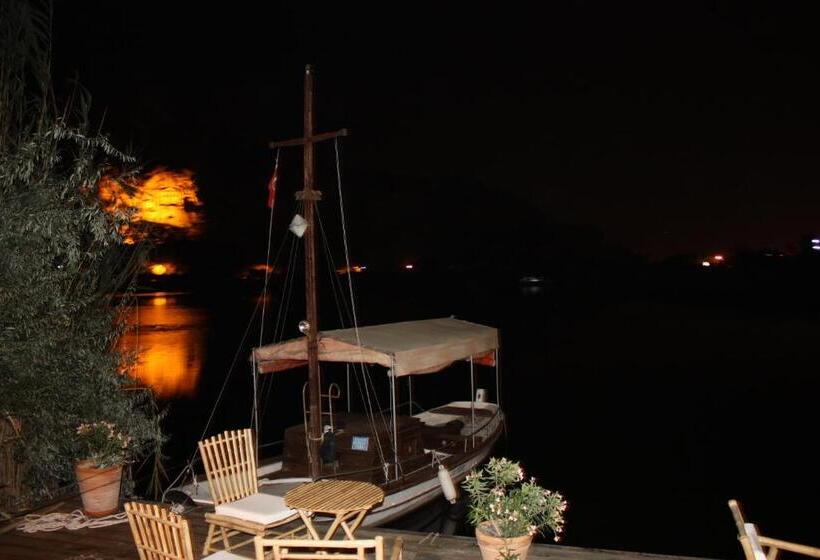 Отель Happy Caretta