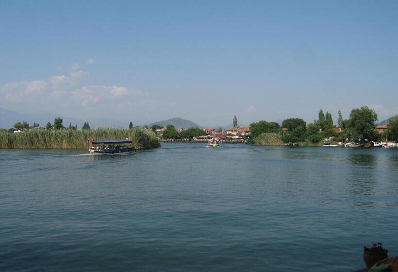 Отель Happy Caretta