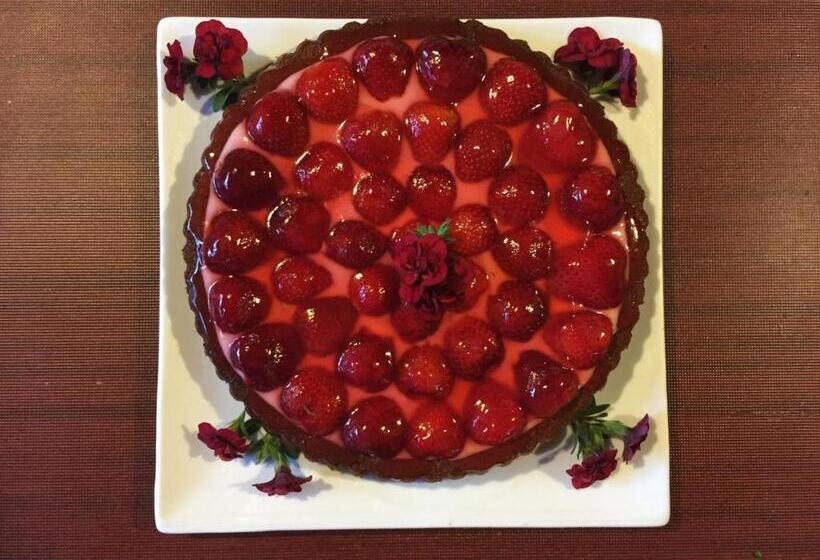 Отель Happy Caretta