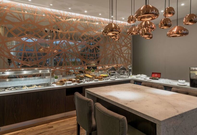 Отель Hilton Saint Petersburg Expoforum