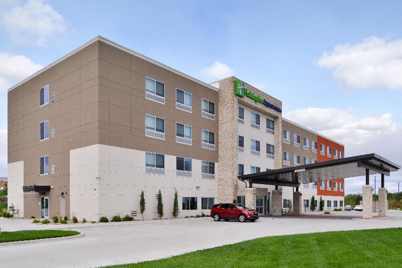 בית מלון כפרי Holiday Inn Express & Suites   Kansas City   Lee S Summit, An Ihg