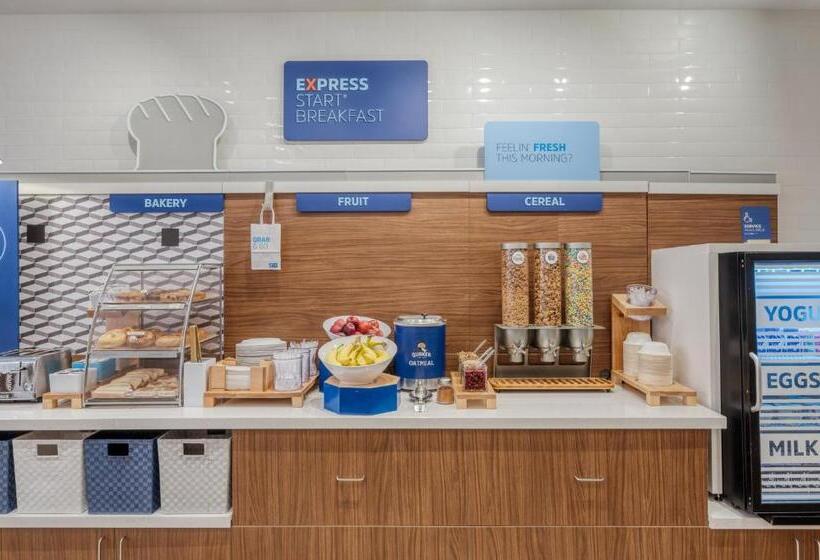 ホテル Holiday Inn Express Troy, An Ihg