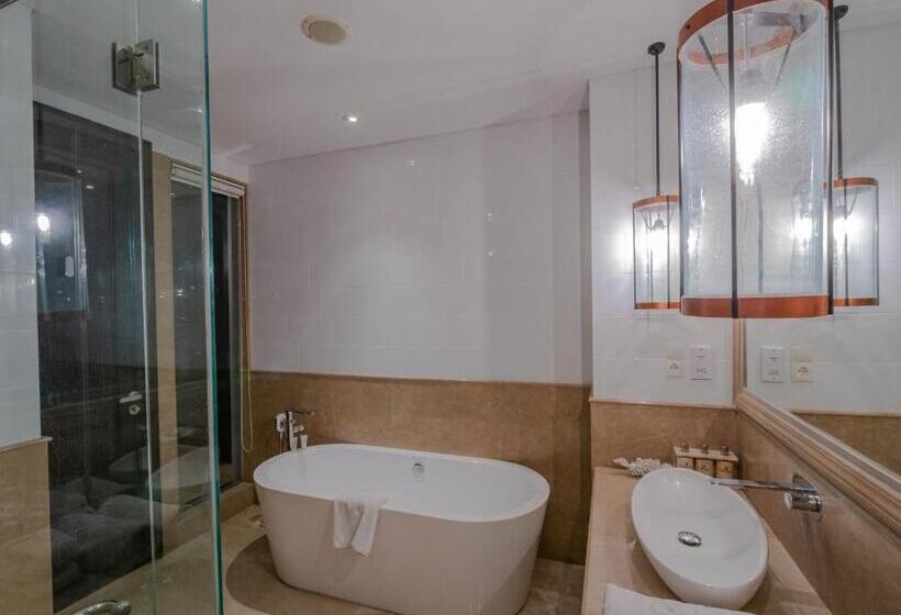 فندق Jambuluwuk Oceano Seminyak