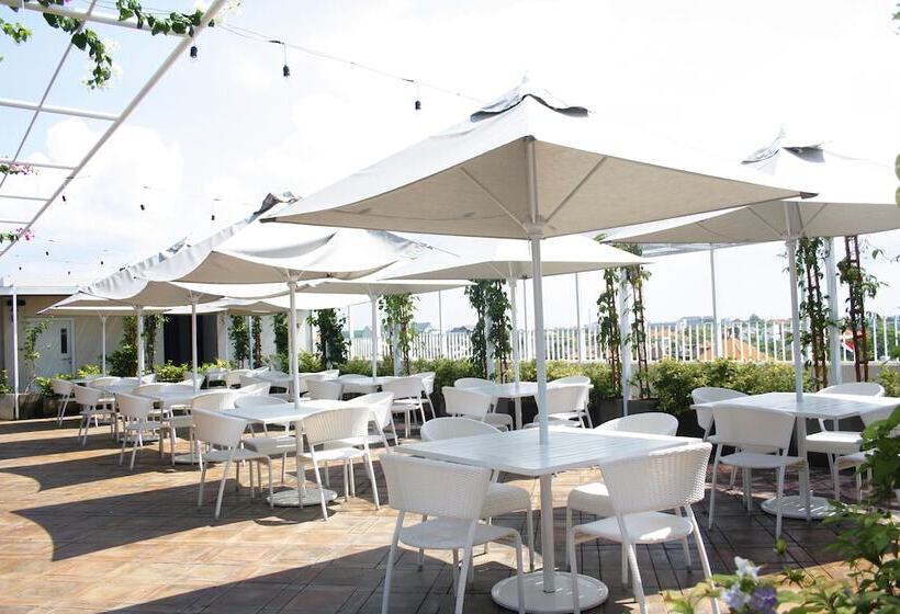 فندق Jambuluwuk Oceano Seminyak