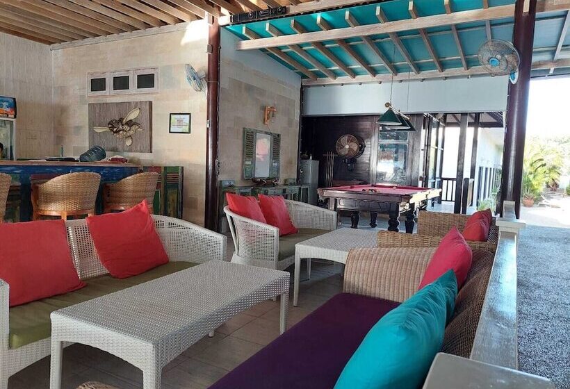 ホテル Kura Kura Beach Resort