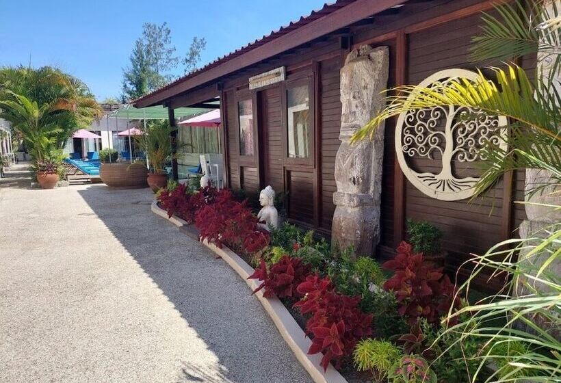 ホテル Kura Kura Beach Resort