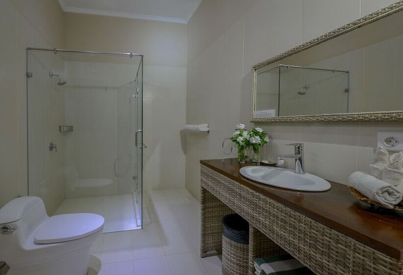 ホテル Kura Kura Beach Resort