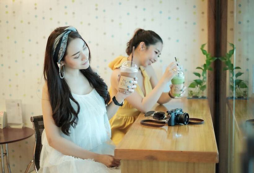 호텔 My Place @ Surat