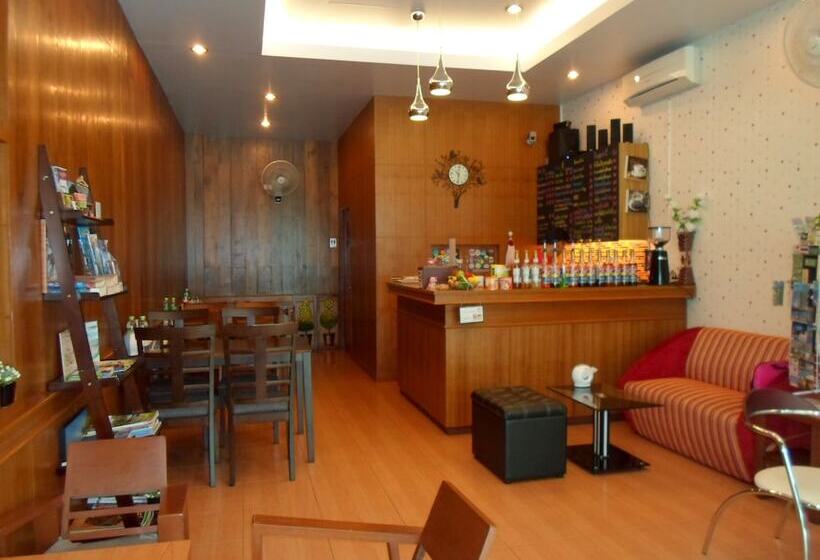 호텔 My Place @ Surat