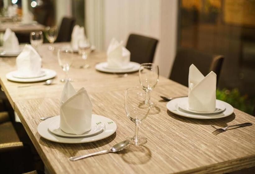 호텔 New Season Square