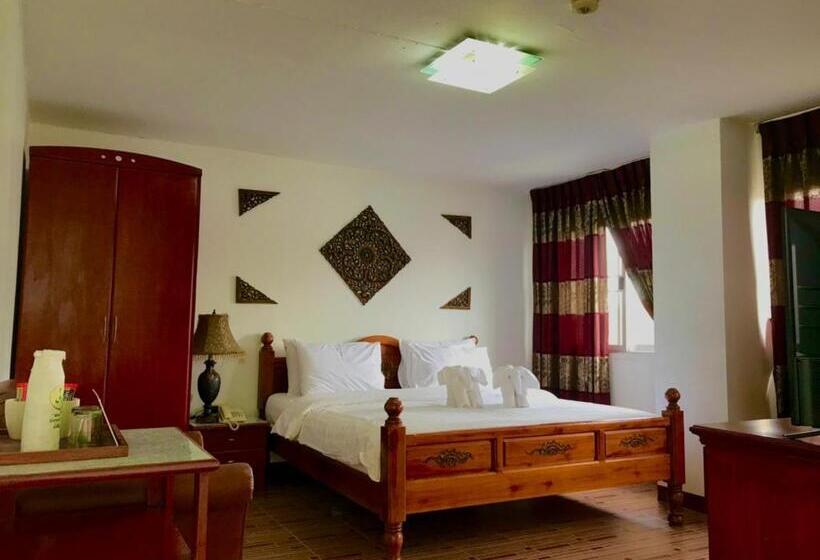 호텔 Regent Lodge Lampang