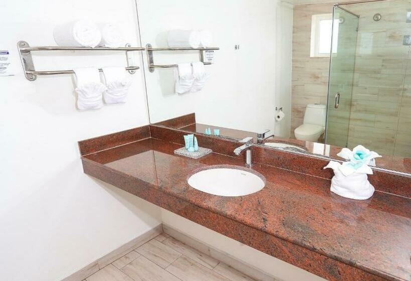 Hotel Grand Decameron Cornwall Beach, A Trademark All Inclusive Resort