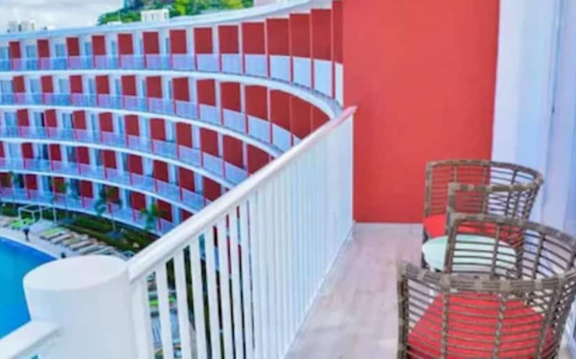 هتل Grand Decameron Cornwall Beach, A Trademark All Inclusive Resort