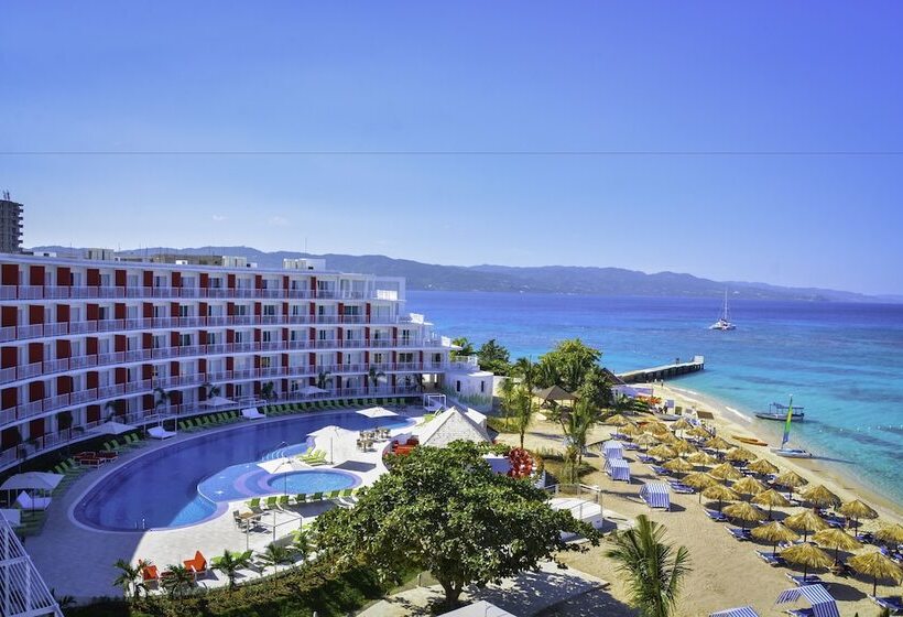 Hotel Grand Decameron Cornwall Beach, A Trademark All Inclusive Resort