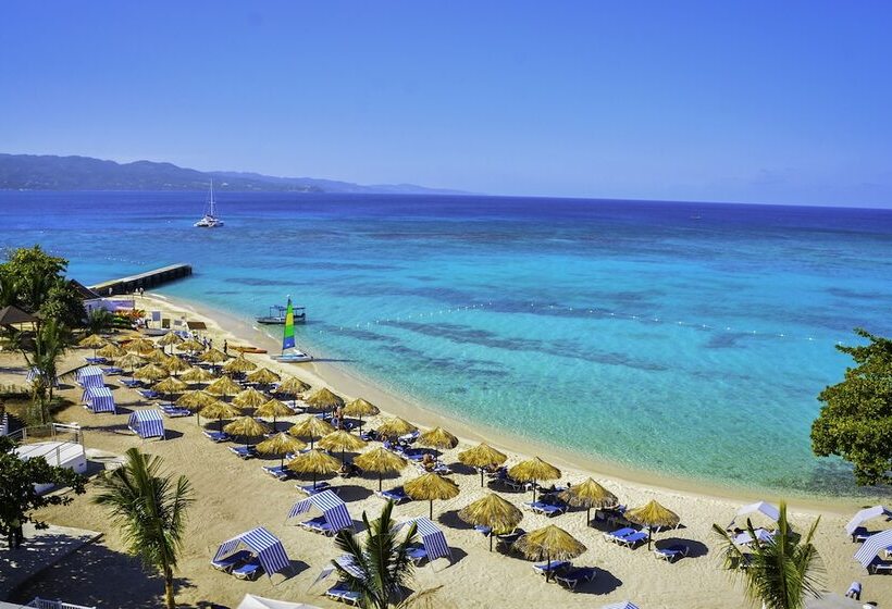 Hotel Grand Decameron Cornwall Beach, A Trademark All Inclusive Resort