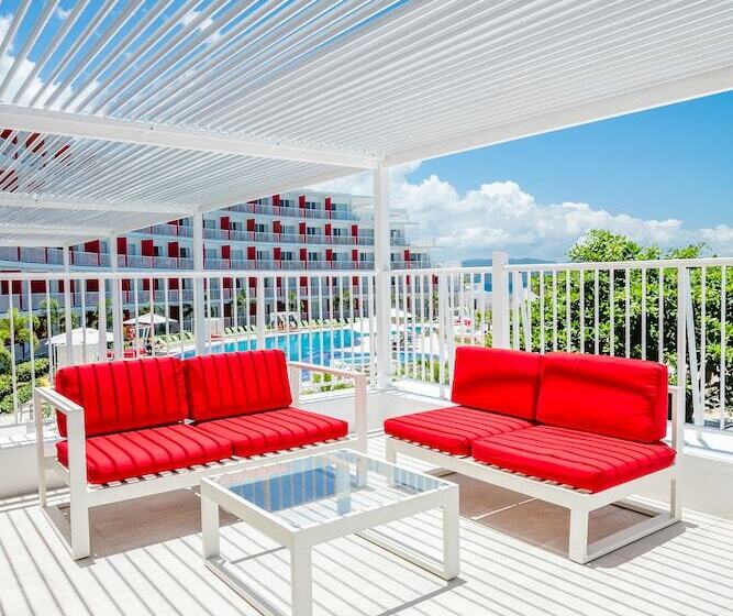 Hotel Grand Decameron Cornwall Beach, A Trademark All Inclusive Resort